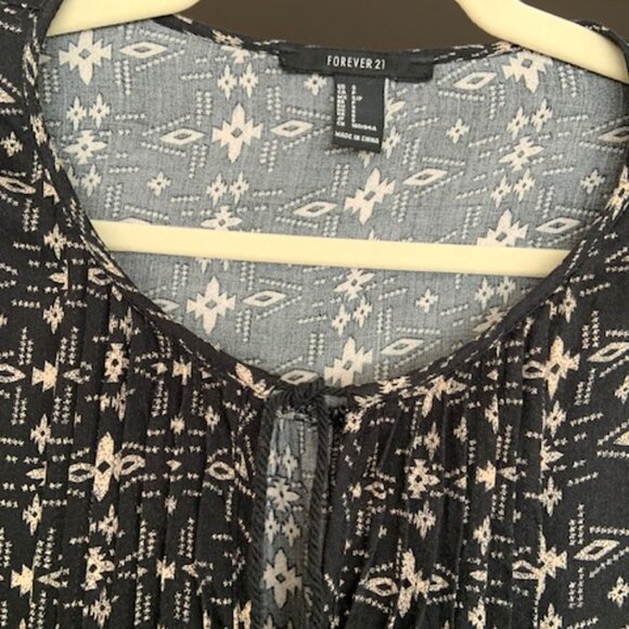 Dress Boho Print Long Sleeved - Picture 2 of 5